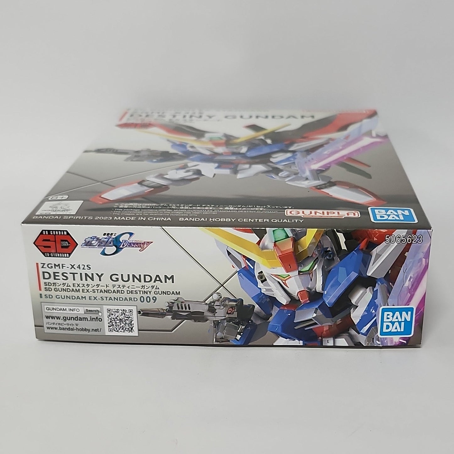 Mobile Suit Gundam SEED Destiny – Destiny Gundam SD EX-Standard Model Kit