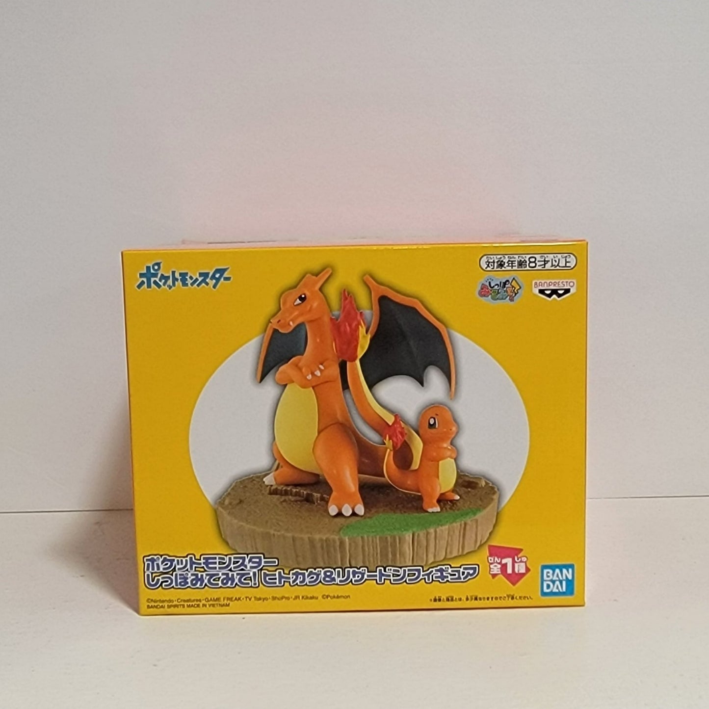 Pokémon Charizard & Charmander Figure With Base Stand