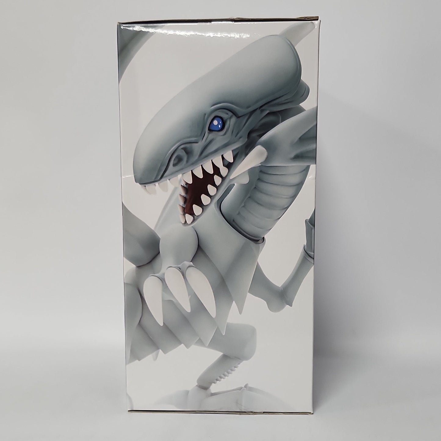 Yu-Gi-Oh! – Blue-Eyes White Dragon Equal Arts Figure